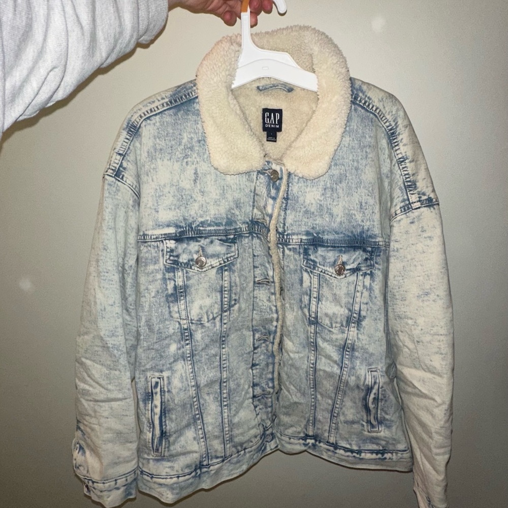 GAP Light Wash Denim Jacket with Cream Sherpa
